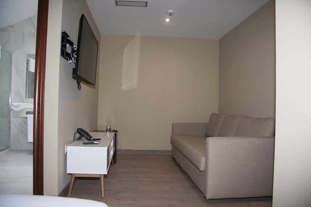 Areces Hotel